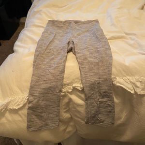 white cropped lulu lemon leggings